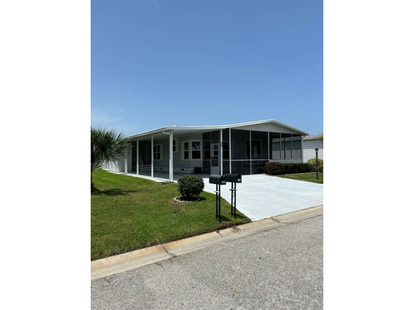 Welcome home to your spacious 2 bedroom, 2 bath home that is - Beach Home for sale in Melbourne, Florida on Beachhouse.com