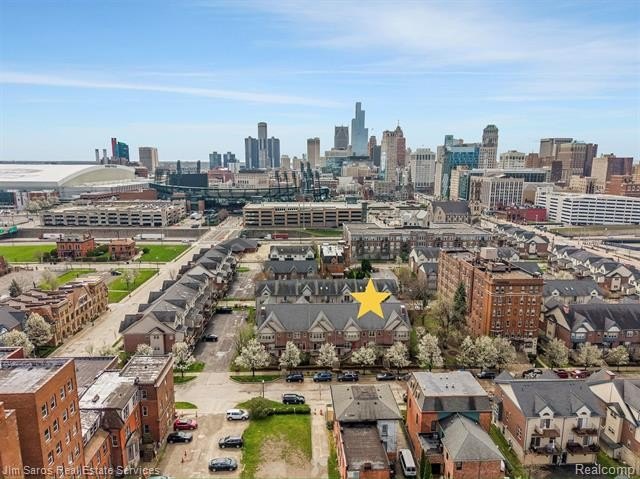 The best of Detroit at your doorstep. This spacious 2,150 SF - Beach Townhome/Townhouse for sale in Detroit, Michigan on Beachhouse.com