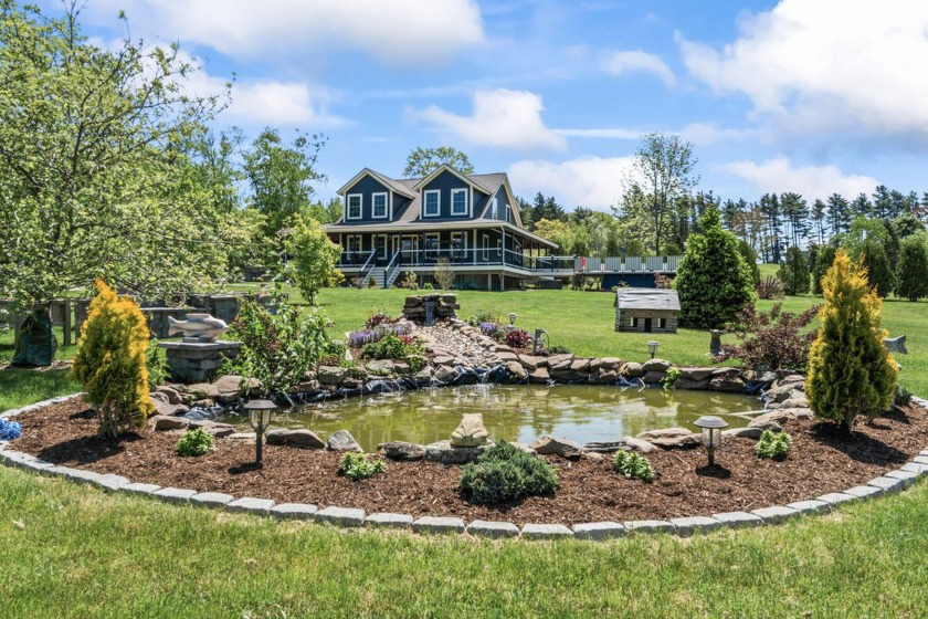 Quality meets location in this spectacular 3 bed/2 bath home - Beach Home for sale in Rockland, Maine on Beachhouse.com