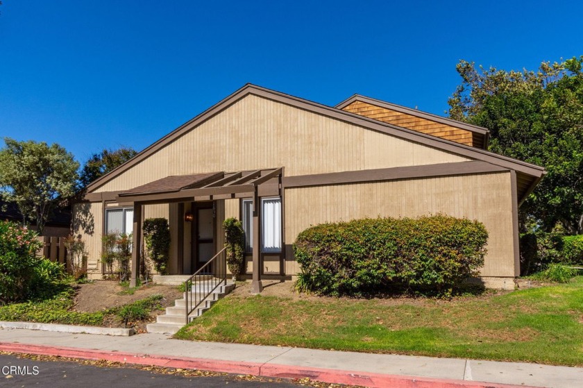 This spacious 3 bedroom, 2 bath townhome offers a great - Beach Townhome/Townhouse for sale in Ventura, California on Beachhouse.com