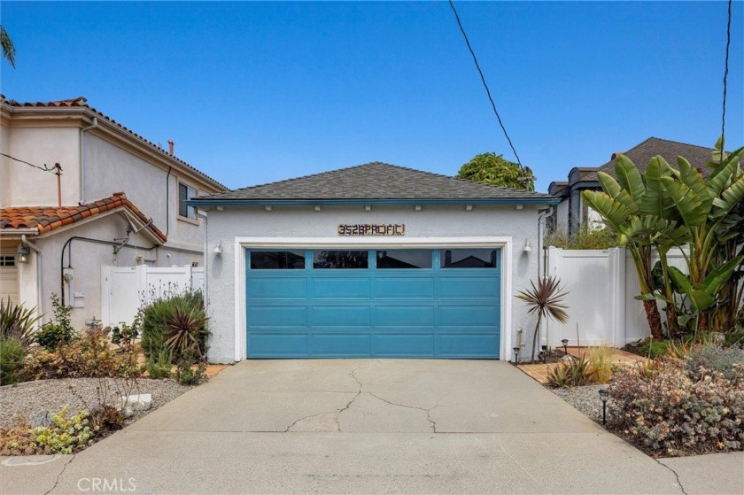 Coastal charm meets modern comfort in this light-filled 3 bed, 2 - Beach Home for sale in Manhattan Beach, California on Beachhouse.com