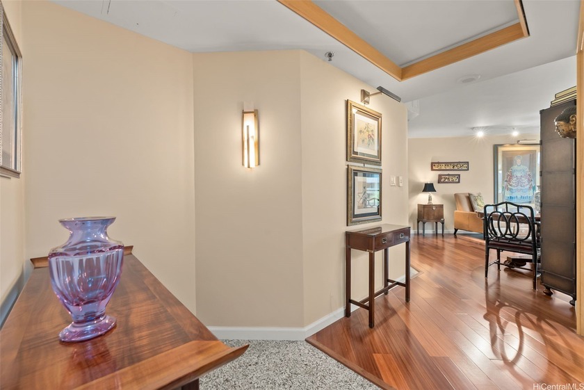 Waikiki Landmark 907 combines thoughtful luxury upgrades w/ a - Beach Condo for sale in Honolulu, Hawaii on Beachhouse.com