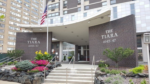 **EDGEWATER** Discover The Tiara in this newly renovated 1 - Beach Condo for sale in Chicago, Illinois on Beachhouse.com