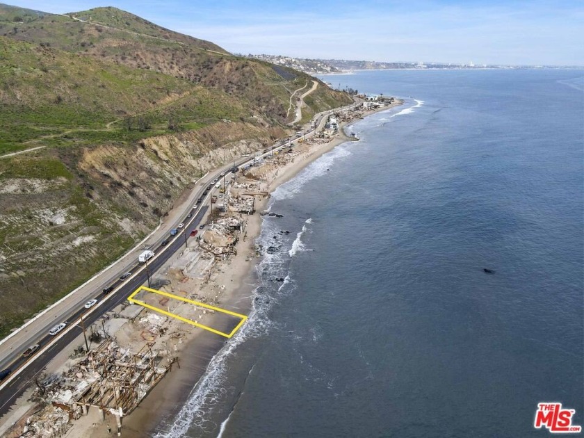 Prime Oceanfront opportunity in Malibu. This cleared and ready - Beach Lot for sale in Malibu, California on Beachhouse.com