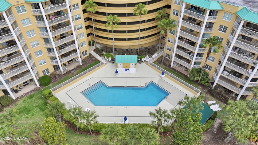 Coastal-Chic 3rd-Floor Condo Overlooking the Executive Golf - Beach Condo for sale in Ponce Inlet, Florida on Beachhouse.com