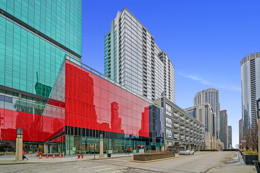 Experience elevated city living in this beautiful south-facing - Beach Condo for sale in Chicago, Illinois on Beachhouse.com