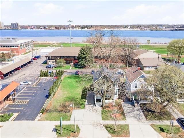 NICE 2 UNIT SURROUNDED BY BEAUTIFUL HISTORIC HOMES! THIS MOVE-IN - Beach Home for sale in Port Huron, Michigan on Beachhouse.com