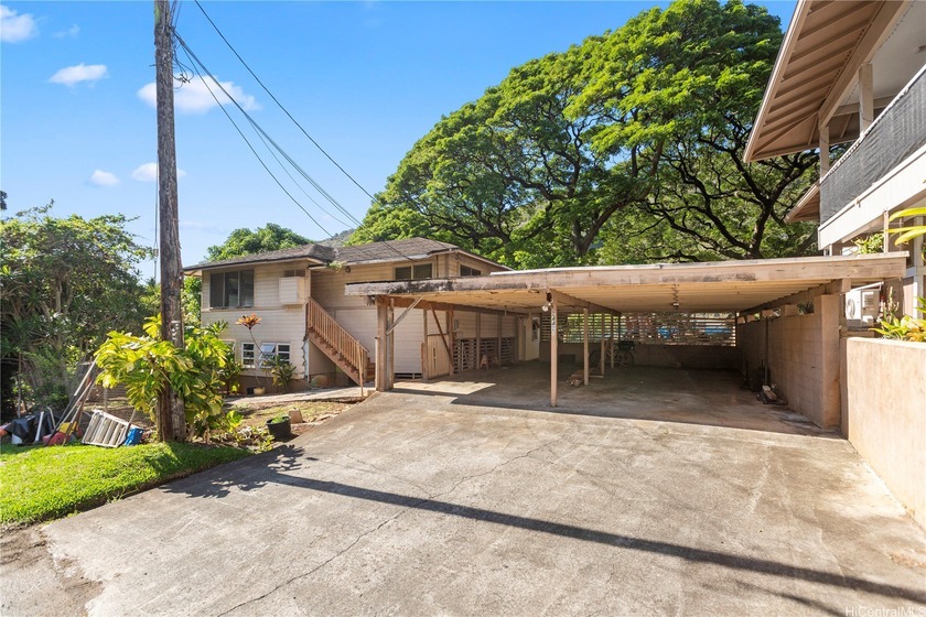 Don't miss this charming contractor's special tucked away in the - Beach Home for sale in Honolulu, Hawaii on Beachhouse.com