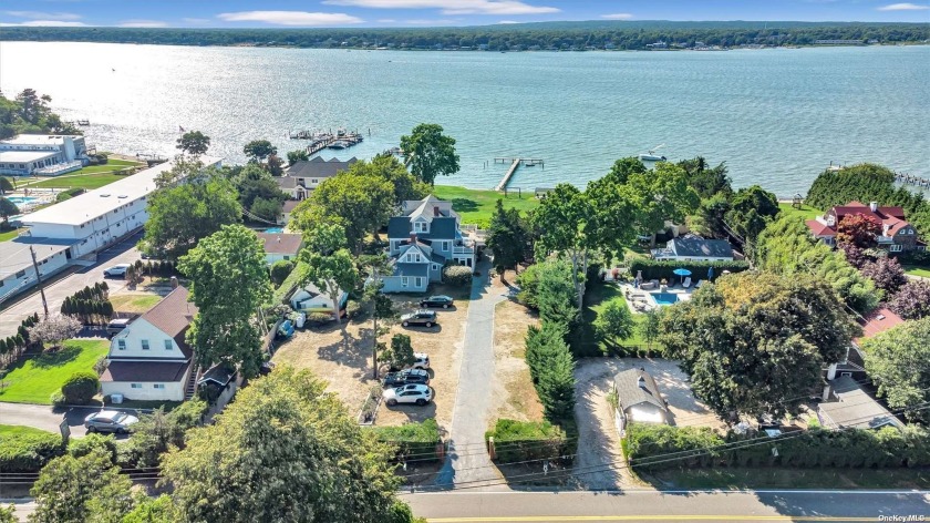 Enjoy bay front living in Hampton Bays from April to November. A - Beach Apartment for sale in Hampton Bays, New York on Beachhouse.com
