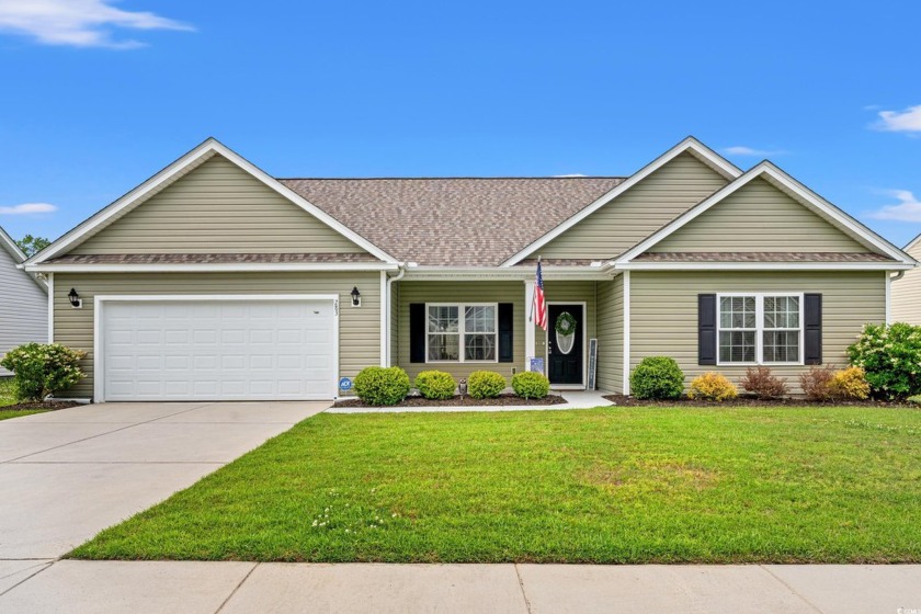 This immaculate 3 bed, 2 bath Cypress Plan with the tandem - Beach Home for sale in Longs, South Carolina on Beachhouse.com