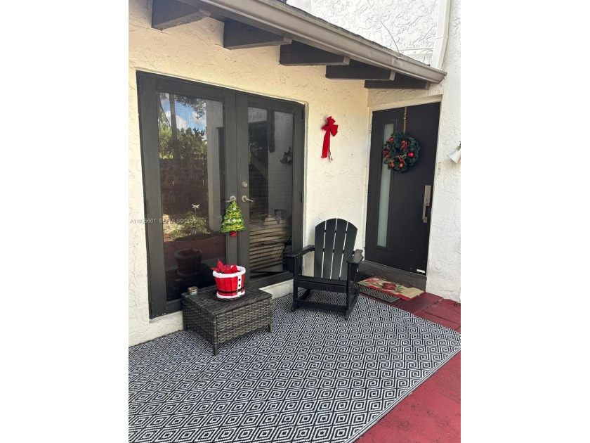 BEAUTIFUL CORNER TOWNHOUSE FEATURING 3 BEDROOMS AND 2 BATHROOMS - Beach Townhome/Townhouse for sale in Miami, Florida on Beachhouse.com