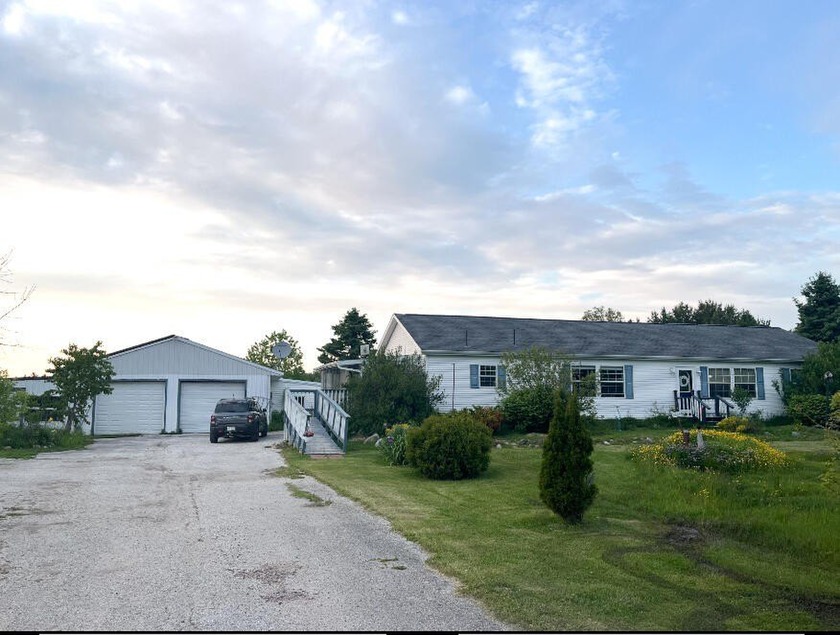 10 Acre Hobby Farm. Spacious Open Concept Ranch Style Home, 4 - Beach Home for sale in Sault Sainte Marie, Michigan on Beachhouse.com