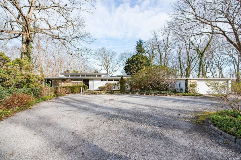 Discover the allure of this Frank Lloyd Wright inspired - Beach Home for sale in Laurel Hollow, New York on Beachhouse.com
