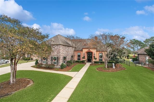 COME SEE THIS AMAZING HOME WITH ALL THE BELLS AND WHISTLES!! - Beach Home for sale in Slidell, Louisiana on Beachhouse.com