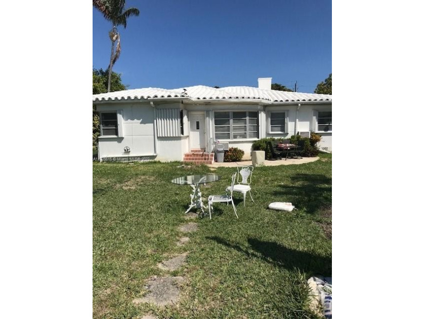 EXCELLENT OVERSIZED WATERFRONT LOT OF 18,630 SQFT IN LAKEVIEW - Beach Home for sale in Miami  Beach, Florida on Beachhouse.com