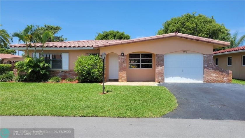 Fully remodeled Single Family home located in a 55+ Community - Beach Home for sale in Deerfield Beach, Florida on Beachhouse.com