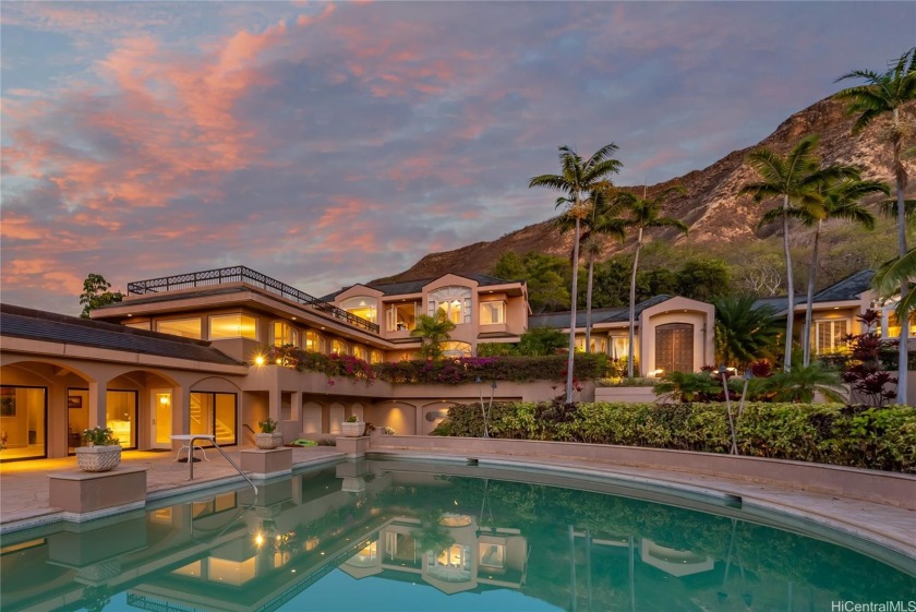 Welcome to the luxuriously gated 'Diamond House,' a palatial - Beach Home for sale in Honolulu, Hawaii on Beachhouse.com