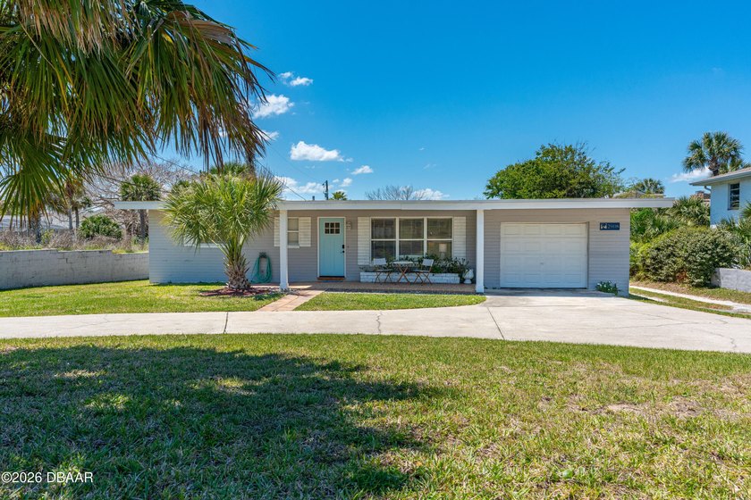 INVESTOR ALERT!!! This beautiful, fully furnished, 2 bedroom - Beach Home for sale in Daytona Beach, Florida on Beachhouse.com