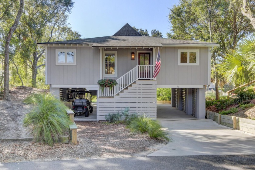 Discover this beautifully renovated cottage in the prestigious - Beach Home for sale in Isle of Palms, South Carolina on Beachhouse.com