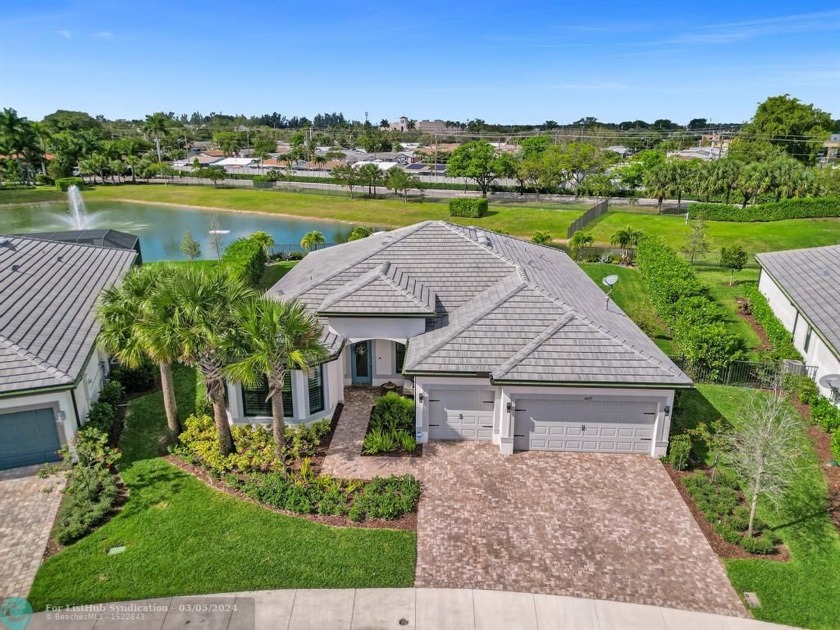 TRULY TURN KEY IN OAK TREE! This split plan 4/4 Stunner is - Beach Home for sale in Oakland Park, Florida on Beachhouse.com