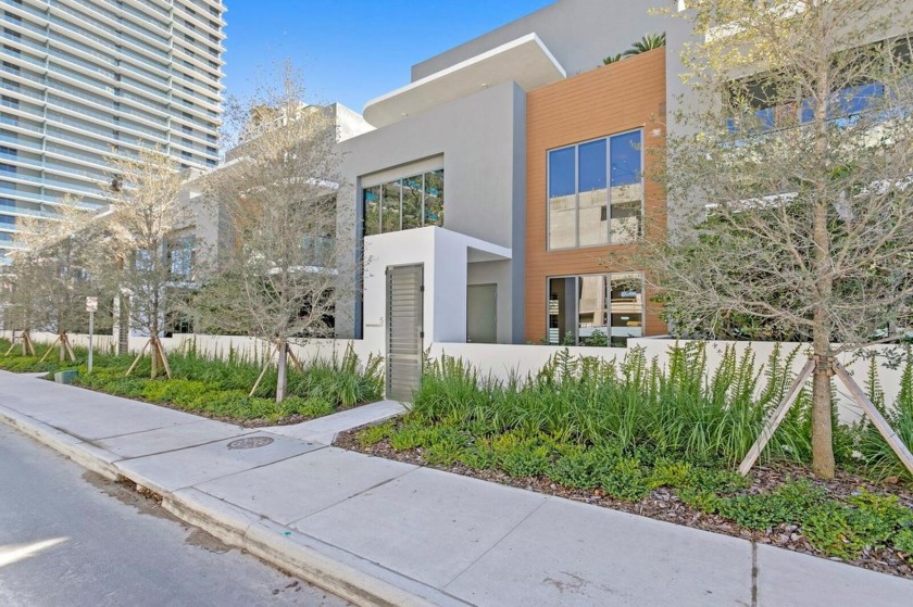 Welcome to an unparalleled lifestyle at one of ten, limited - Beach Townhome/Townhouse for sale in Tampa, Florida on Beachhouse.com