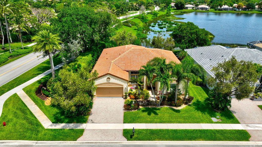 The Most Stunning Long Lake & Fountain Views one can imagine! - Beach Home for sale in Lake Worth, Florida on Beachhouse.com