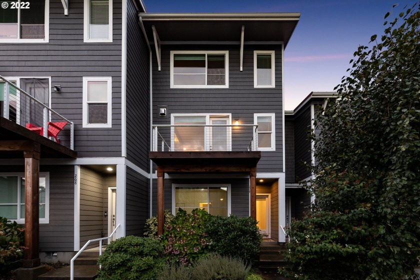 Don't miss this beautiful town home within the desirable - Beach Home for sale in Astoria, Oregon on Beachhouse.com