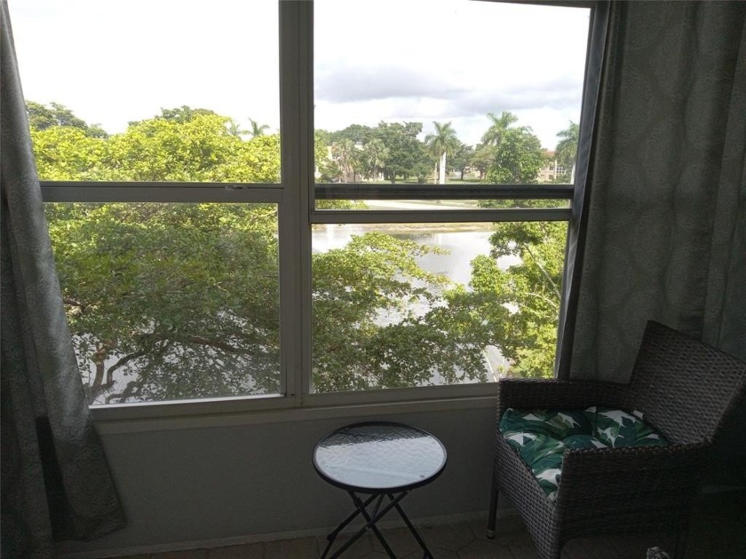 SELLER MOTIVATED, TOP FLOOR! Condo in the best adult community - Beach Condo for sale in Sunrise, Florida on Beachhouse.com
