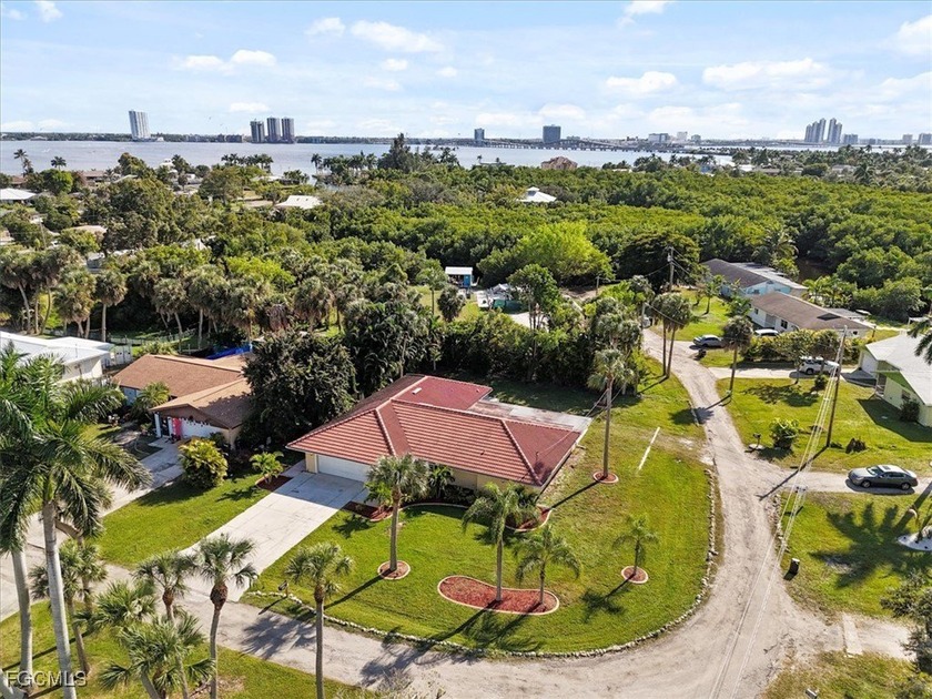one of -a-Kind Home on Oversized Lot in North Fort Myers Welcome - Beach Home for sale in North Fort Myers, Florida on Beachhouse.com