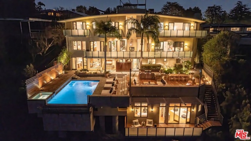 Peaceful, private and designed with exceptional care, 1535 Umeo - Beach Home for sale in Pacific Palisades, California on Beachhouse.com