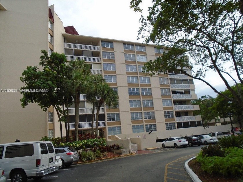 UNDER MARKET VALUE BEST PRICE ON THE COMPLEX, NICE 2/2 UNIT ALL - Beach Condo for sale in Lauderhill, Florida on Beachhouse.com