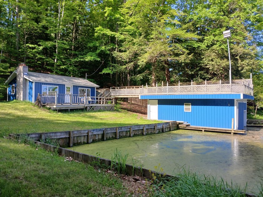 SUMMERTIME RETREAT!!! This charming 1 bedroom, 1 bath cottage - Beach Home for sale in Ludington, Michigan on Beachhouse.com