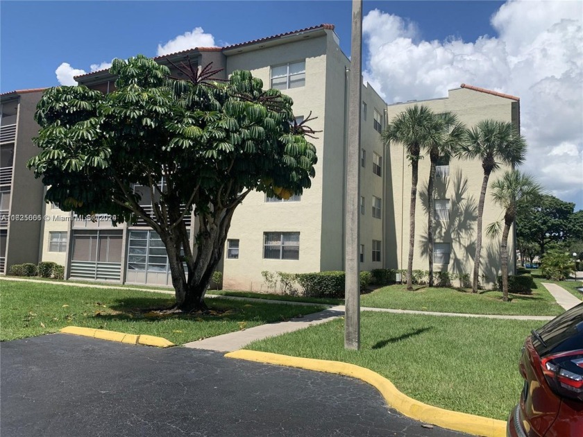 Excellent oportunity!! TENANT PAYS $1500/MONTH
No special - Beach Condo for sale in North Lauderdale, Florida on Beachhouse.com