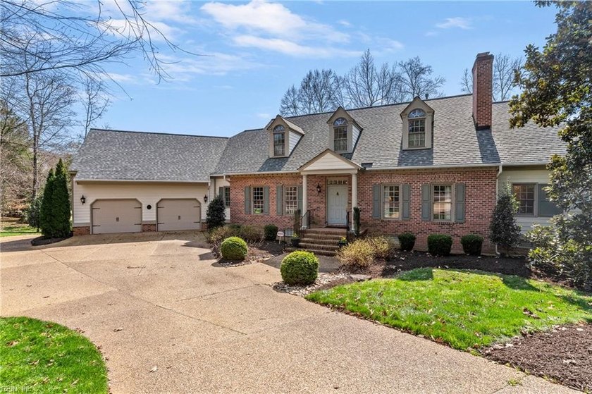 A rare pond-front retreat offering refined elegance, privacy and - Beach Home for sale in Williamsburg, Virginia on Beachhouse.com