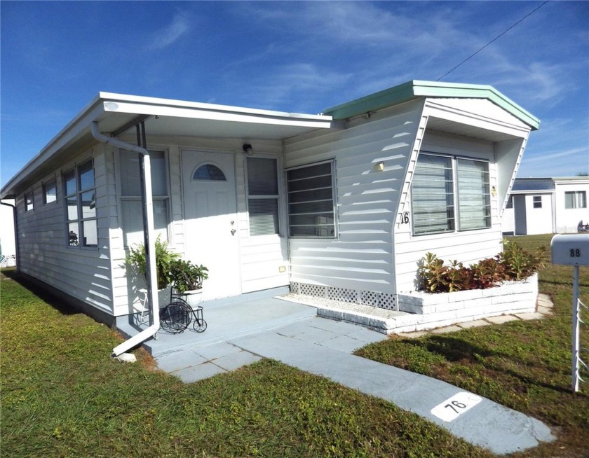 Welcome to Town & Country MHP.  This lovely 2/1 mobile home is - Beach Home for sale in Largo, Florida on Beachhouse.com