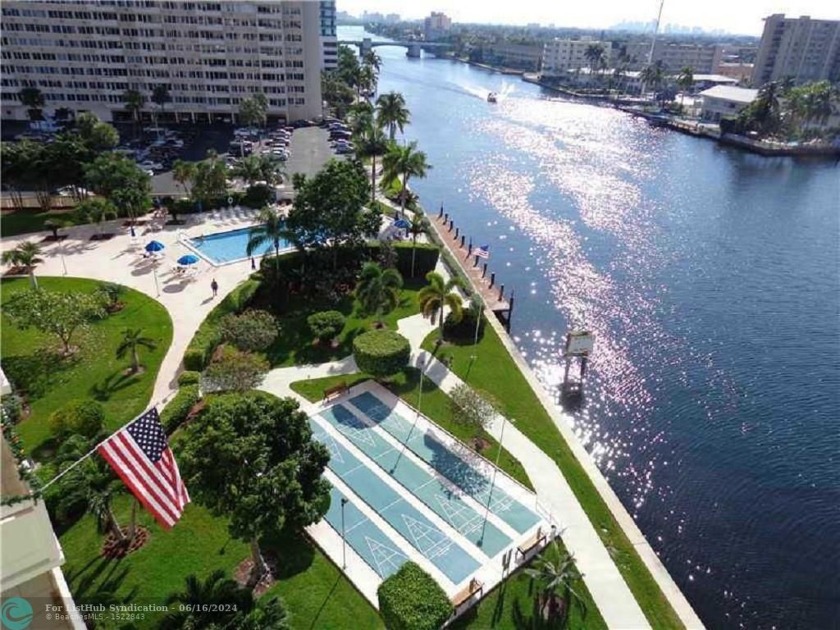 CLOSE TO THE BEACH. DIRECT INTRACOASTAL WATER VIEW,  VIEW CANALS - Beach Condo for sale in Fort Lauderdale, Florida on Beachhouse.com