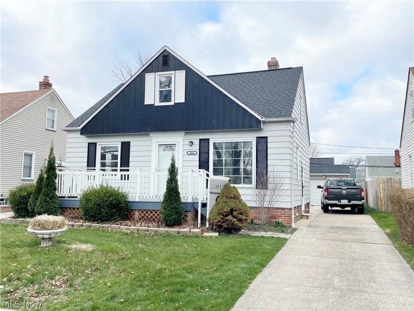 Outstanding updated bungalow in beautiful Willowick. This home - Beach Home for sale in Willowick, Ohio on Beachhouse.com