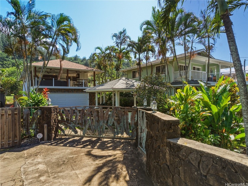 Steps from the world-class Log Cabins surf break, this - Beach Home for sale in Haleiwa, Hawaii on Beachhouse.com