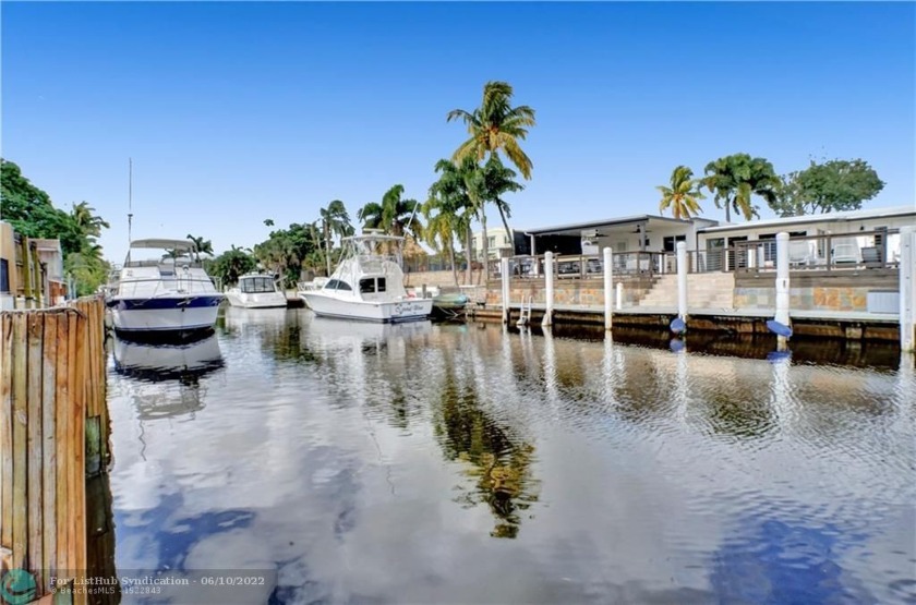 Stunning 3/2 Lauderdale Isles waterfront home has the bells and - Beach Home for sale in Fort Lauderdale, Florida on Beachhouse.com