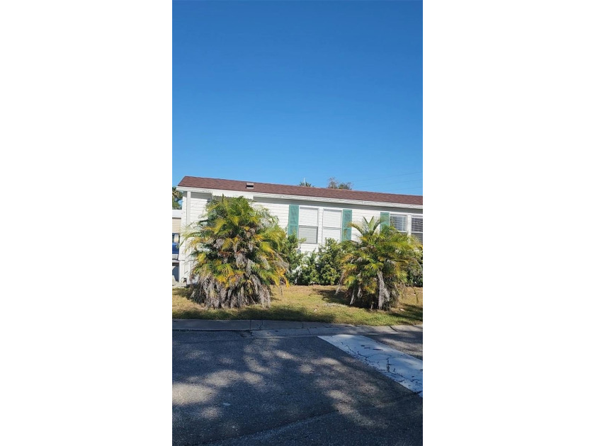 In the exclusive Three Lakes Manufactured Home Community, this - Beach Home for sale in Tampa, Florida on Beachhouse.com