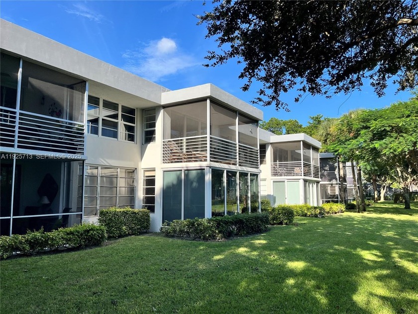 **NO SPECIAL ASSESSMENTS**PRICED TO SELL** Rarely available! - Beach Condo for sale in Pompano Beach, Florida on Beachhouse.com