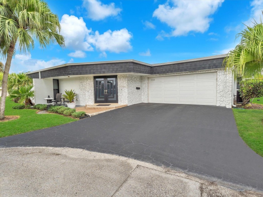 Spacious 3BR/2.5BA home in the prestigious Woodlands of Tamarac - Beach Home for sale in Tamarac, Florida on Beachhouse.com
