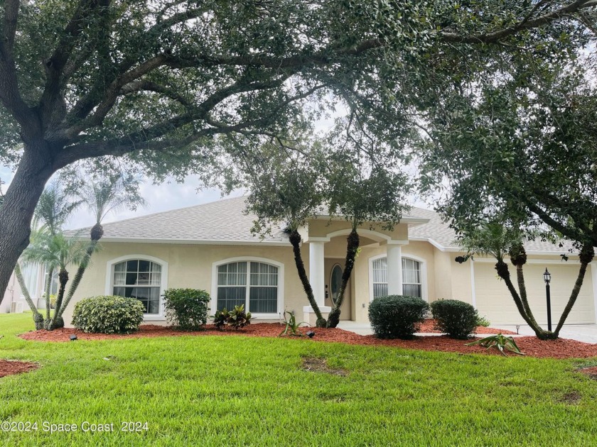 Lovely lakefront four bedroom three bath single family home in - Beach Home for sale in Melbourne, Florida on Beachhouse.com