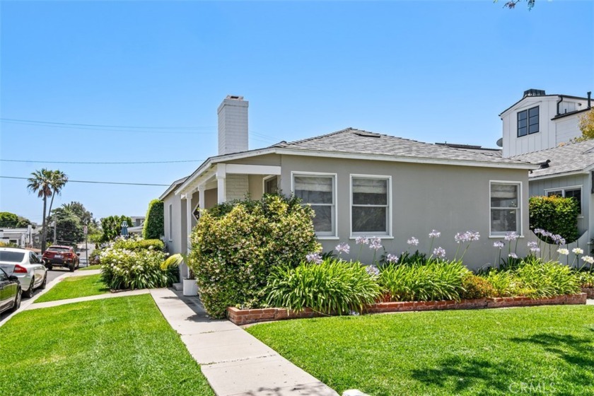 620 Heliotrope occupies a coveted corner lot in Corona del Mar's - Beach Townhome/Townhouse for sale in Corona Del Mar, California on Beachhouse.com