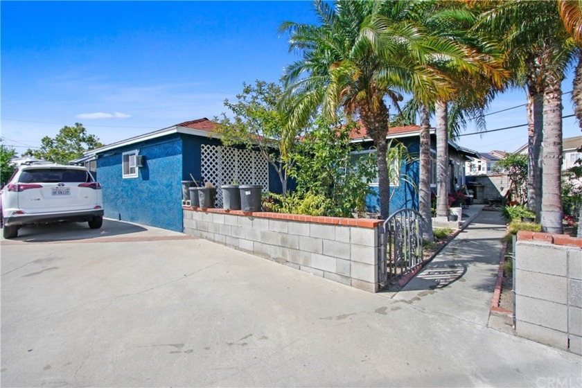 A beautiful single family home with two bedrooms, one and a half - Beach Home for sale in Westminster, California on Beachhouse.com