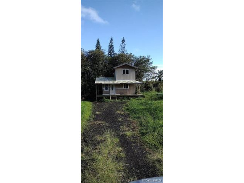 Unpermitted 1 bedroom/1 bath fixer upper cabin on dead end road - Beach Home for sale in Mountain View, Hawaii on Beachhouse.com