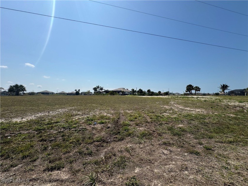 Waterfront, Lakefront, Gulf Access Crystal Lake Park Lot - Beach Lot for sale in Cape Coral, Florida on Beachhouse.com