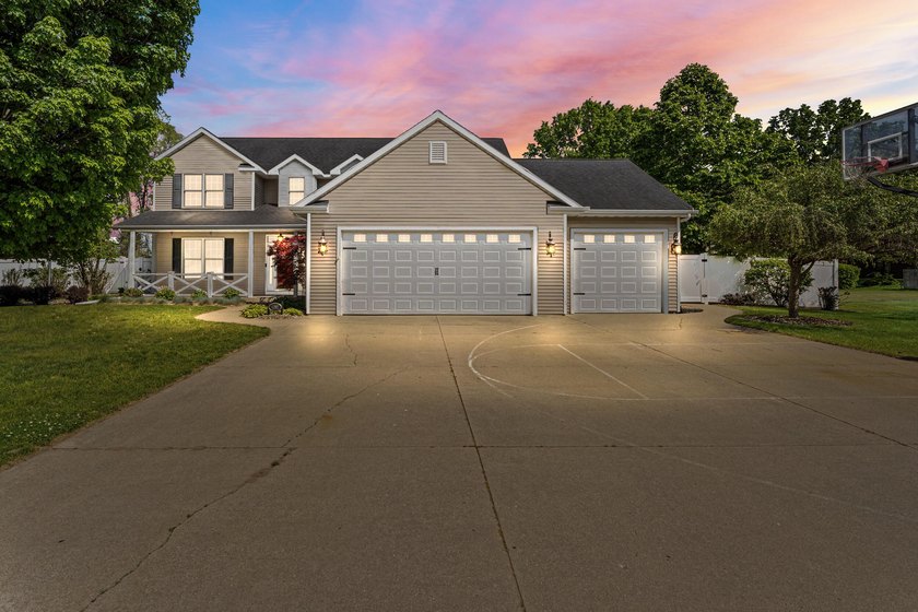 Are you ready for a lifestyle upgrade? This home has all you - Beach Home for sale in Saint Joseph, Michigan on Beachhouse.com