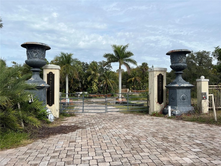 Are you in search of an exceptional piece of waterfront land in - Beach Acreage for sale in Clearwater, Florida on Beachhouse.com
