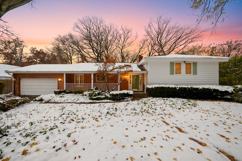 Offering OVER 3000 sq ft of finished living space, Nestled in - Beach Home for sale in Lake Forest, Illinois on Beachhouse.com